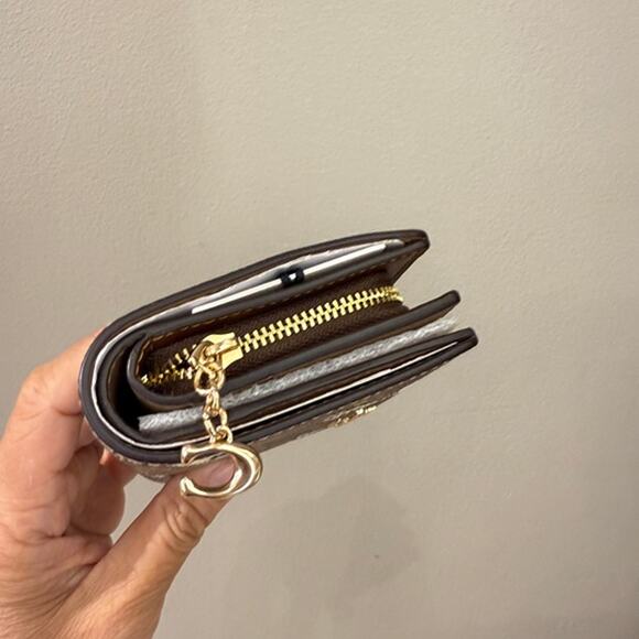 Last 1‼️Coach X Peanuts Snap Wallet Signature Canvas Snoopy Print CBN32 - Picture 2 of 6